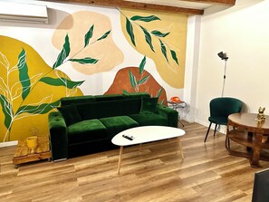Smart-TV, Bücher, Stereoanlage