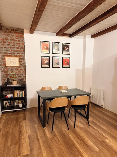 Charming 2-bedroom house in lovely București with AC, terrace and grill
