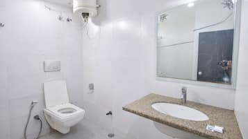 Douche, articles de toilette gratuits, serviettes fournies, savon