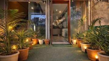 Pintu masuk properti