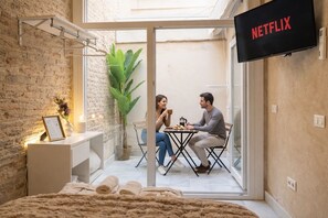 Interior - Elegant and Exclusive Premium Loft in Triana + Private Patio & Top Location (Sevilla)