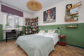 Desk, iron/ironing board, travel cot, WiFi - Spacious Apartment | 2 Bedrooms | Balcony and Workspace (Warszawa)