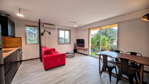 Living area - Superb apartment with large garden (Bandol)