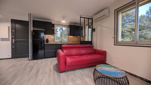 Living area - Superb apartment with large garden (Bandol)