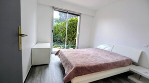Room - Vrbo Property (Bandol)