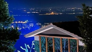 A gazebo with a view of a cityscape at night. - TENUTA LISETTA (Monterotondo)