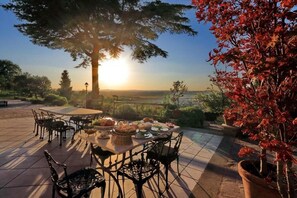 Outdoor dining - TENUTA LISETTA (Monterotondo)
