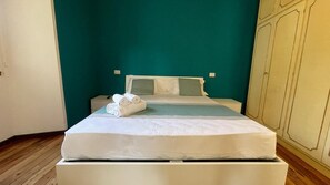 Iron/ironing board, WiFi, bed sheets - Sunflower apartment (Domaso)