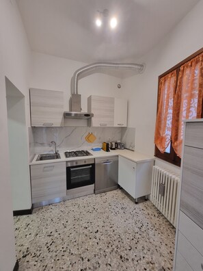 Oven, stovetop, dishwasher - Sunflower apartment (Domaso)