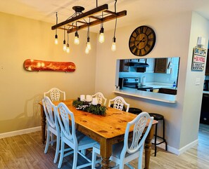 Dining -  3-bedroom townhome in charming Woodstock welcomes you.  Close to everything (Woodstock)