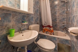 Hair dryer, towels, soap, toilet paper - Apartment with balcony, sea view and fitness room (Crikvenica)