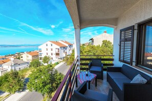 Property grounds - Apartment with balcony, sea view and fitness room (Crikvenica)