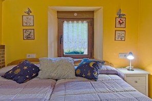 Iron/ironing board, WiFi, bed sheets