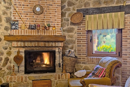 Interior. Holiday Home 'La Casina Del Valle Escondido' with Mountain Views, Private Pool & Wi-Fi