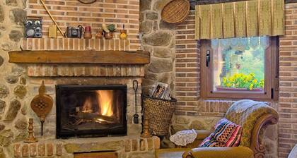 Holiday Home 'La Casina Del Valle Escondido' with Mountain Views, Private Pool & Wi-Fi