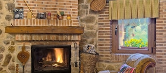 Maison de vacances 'La Casina Del Valle Escondido' avec vue montagne, piscine privée et Wi-Fi