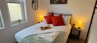 Contemporary City Studio 1 - Contractor's and traveller's accommodation