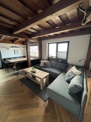 Living area - Landhaus Osttirol | Apartement Balkony (Göriach)