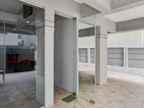 ハウス | フロント