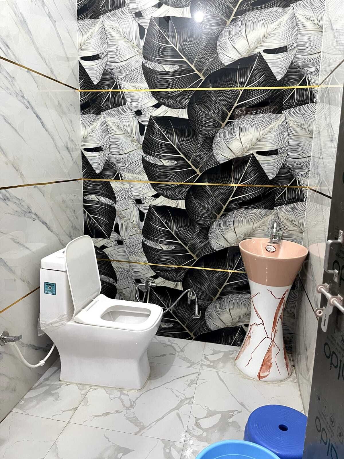 Family Room | Bathroom