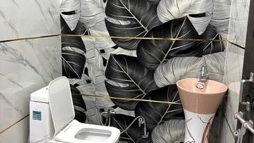 Family Room | Bathroom