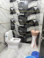 Habitación familiar | Baño | Ducha, jabón y champú