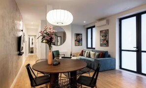 Dining - Luxury Renovated 3-Bedroom Apartment in the Heart of Madrid (Madrid)