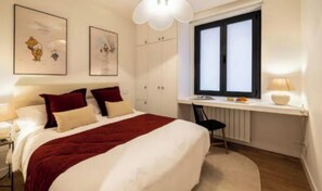 3 bedrooms, desk, iron/ironing board, free WiFi - Luxury Renovated 3-Bedroom Apartment in the Heart of Madrid (Madrid)