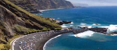 Una spiaggia nelle vicinanze