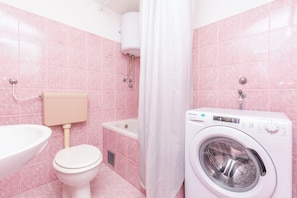 Apartment (A2) | Bathroom - Apartments Blato Beach (Podgora)