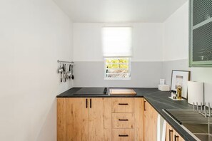 Fridge, stovetop, coffee/tea maker, toaster