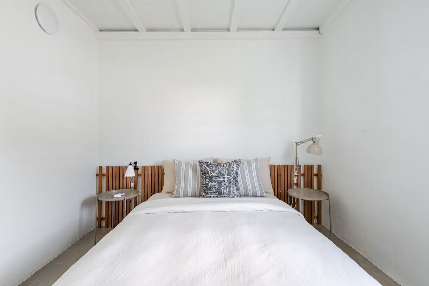 2 bedrooms, travel cot, free WiFi, bed sheets