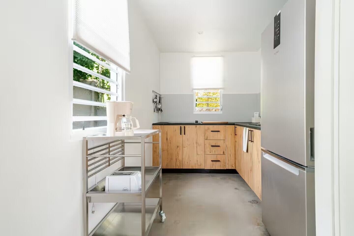 Fridge, stovetop, coffee/tea maker, toaster