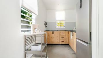 Fridge, stovetop, coffee/tea maker, toaster
