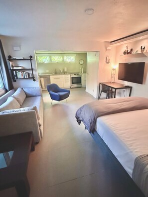 1 bedroom, desk, iron/ironing board, travel cot - Monaco Garden-Level Urban Enclave by Stay Here PR (San Juan)