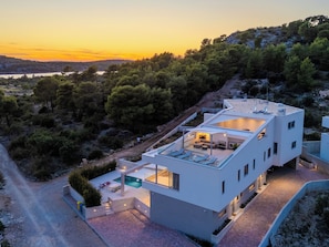 A modern two-story house with a rooftop terrace, a swimming pool, and a view of the surrounding forest and hills. - Villa Axi by old Town (Sibenik)