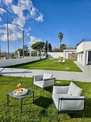 Terrace/patio - Room in Seafront Luxury Villa (Quartu Sant'Elena)