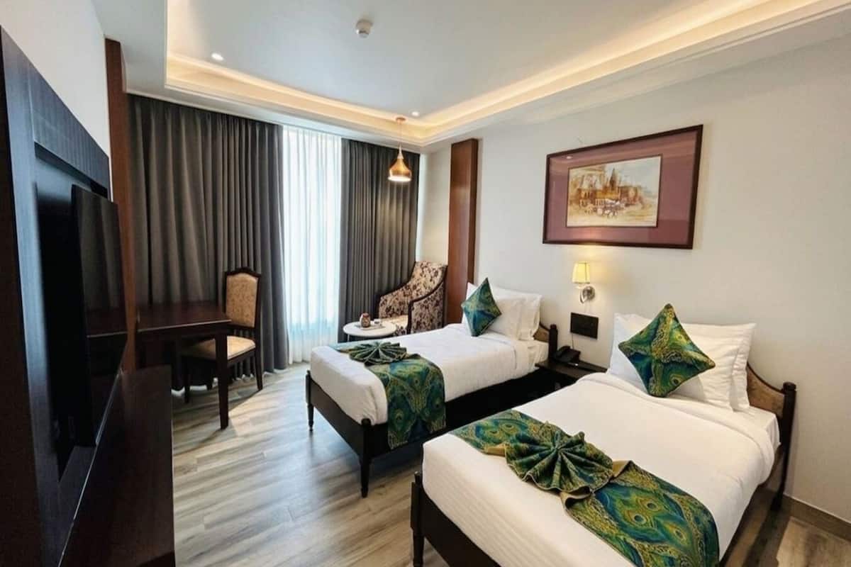 Superior Double or Twin Room | Laptop workspace, free WiFi, bed sheets