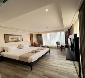 Premium Double Room | Laptop workspace, free WiFi, bed sheets