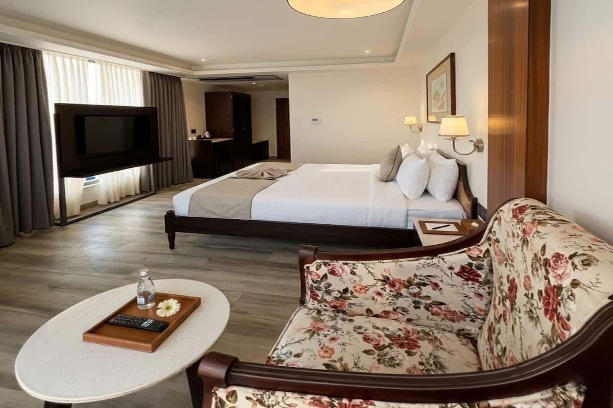 Premium Double Room | Laptop workspace, free WiFi, bed sheets