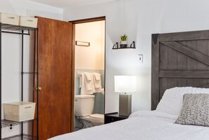 Room - Peaceful 1-bedroom apartment w/free parking (Pittsburgh)