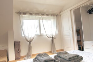 WiFi, bed sheets