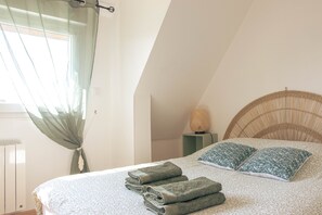 WiFi, bed sheets