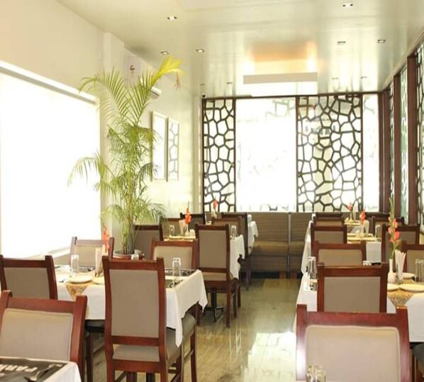 Restaurant - White Parrot (Mysore)