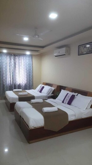 Family Room - White Parrot (Mysore)