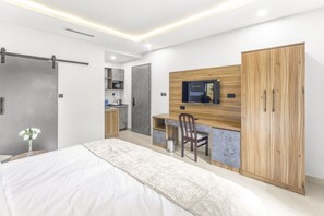 Premium bedding, in-room safe, desk, blackout drapes - Tide Hotels and Resorts (Abuja)