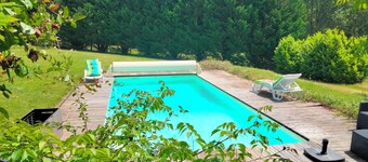 Chalet avec piscine privative. Animaux acceptés