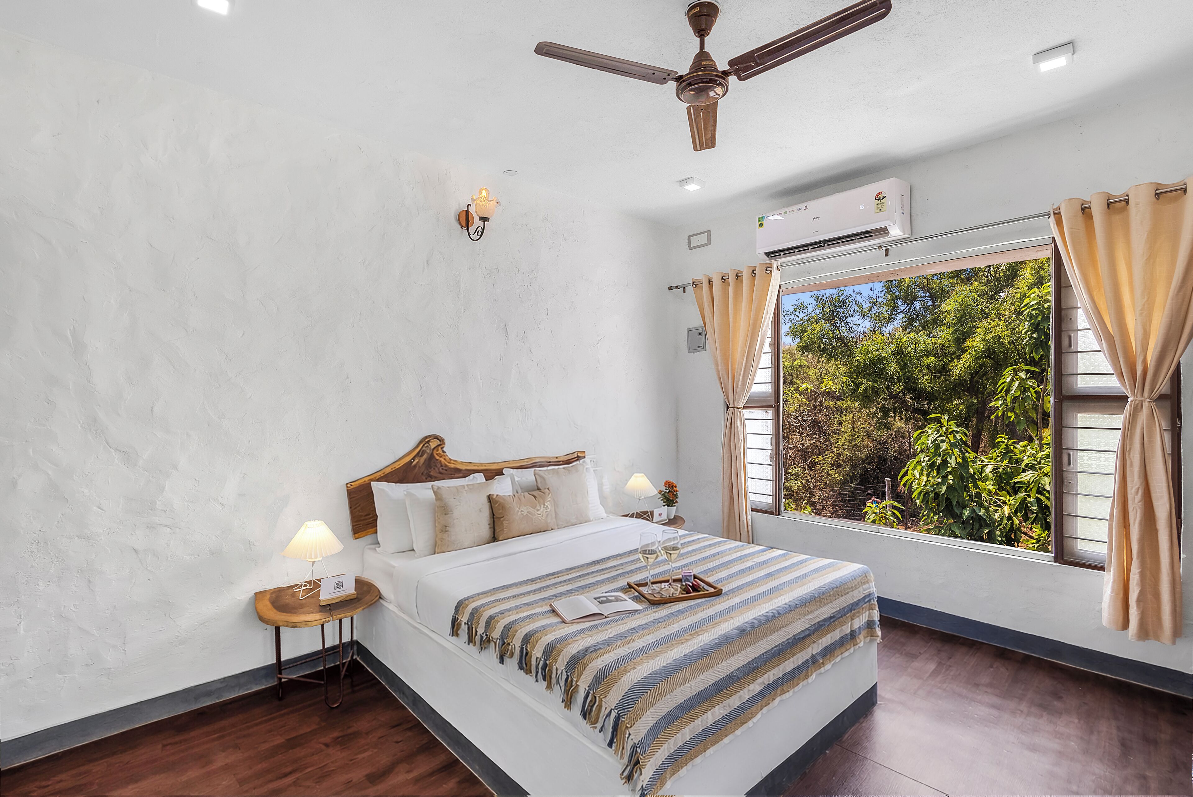 Deluxe Villa, Garden View | Iron/ironing board, free WiFi