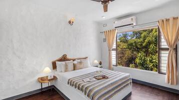Deluxe Villa, Garden View | Iron/ironing board, free WiFi