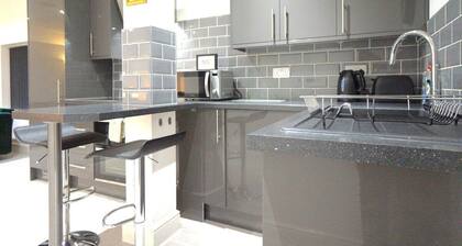 C - Delux 2-bedroom apartment in the center of Thatcham